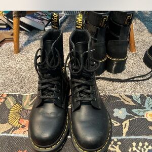 BRAND NEW 1460 SOUVENIR EMBROIDERED LEATHER BOOTS  LIMITED SKULL